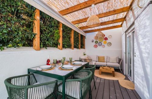 Parede House | Zu's House Stylish Pool Stay Near Lisbon & Beach