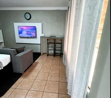 Polokwane Apartment | ZUCH Accommodation At Pafuri Self Catering-Deluxe Suite