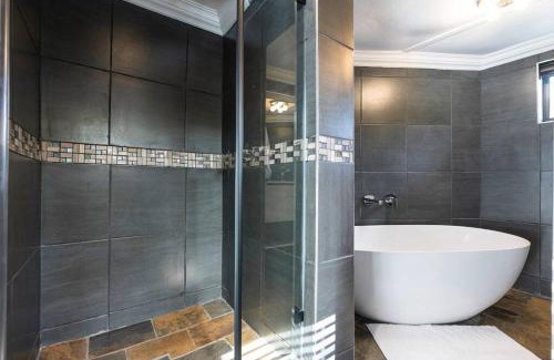 Scott Estate House | Zuri's Cottage Houtbay