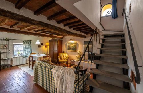 Massa e Cozzile Apartment | Zwei Zimmer Wohnung La Colombaia Mit Garten