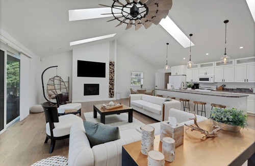 Holland House | Zzz's by the C: Autumn Bliss – Apple Cider, Bonfires & Breathtaking Views!