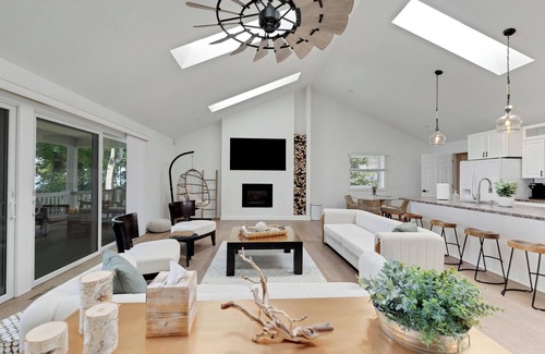 Holland House | Zzz's by the C: Autumn Bliss – Apple Cider, Bonfires & Breathtaking Views!