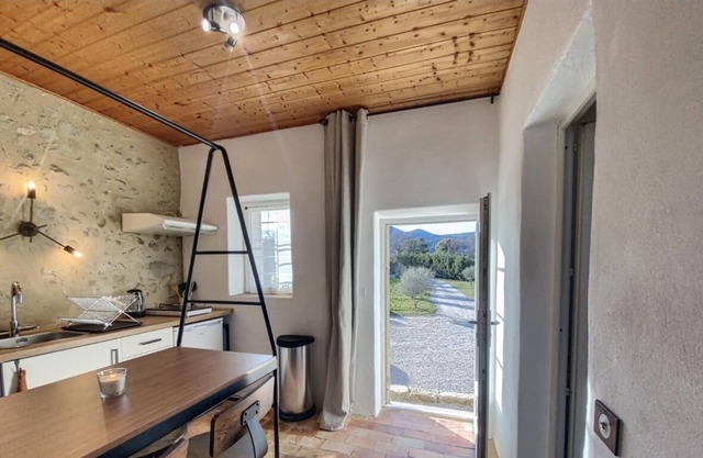 à la Campagne en Provence, Parking et Jardin