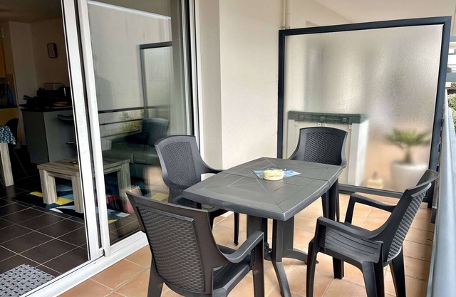 Étel: 1-Bed Flat, South Terrace, Near Port, Parking, Pets Allowed