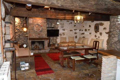 Μικρή Πέτρινη Μεζονέτα 2