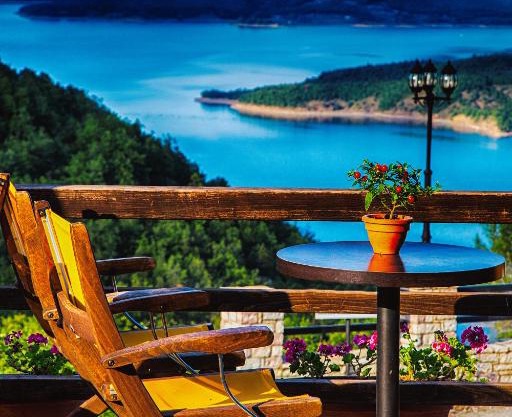 Χρυσοπελεια - Chrisopeleia Lake View