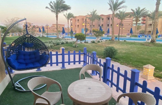 شاليه مميز ارضي بحديقة علي حمام السباحة مباشرة بورتو ساوث العين السخنة للعائلات فقط