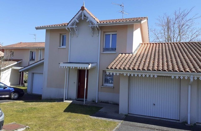 019 - Quiet environment for this house that can accommodate 4 people