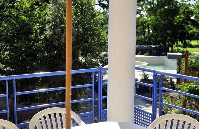 094 - Pleasant apartment in a residence with swimming pool