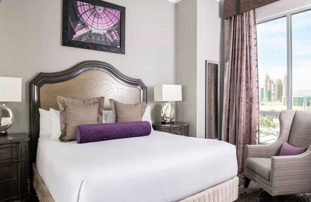 1 & 2 Bed Suites Resort Style Near Strip