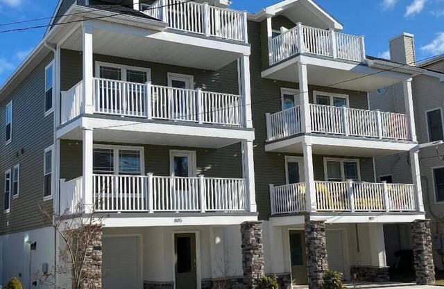 1.5 Blocks to Beach! Upscale 4BR/2BA Side-by-Side w/ELEVATOR-North Boardwalk