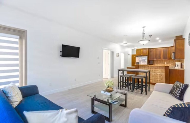 1 BD + Den full Apartment with Kitchen and 2 Bathrooms feels like home(215)