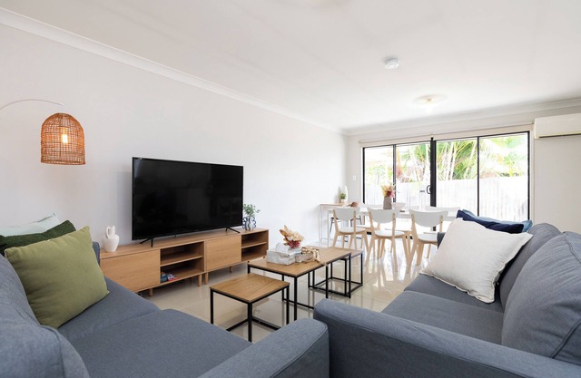 1 Bdr Apt! Full Kitchen! Covered Parking! 6BS1