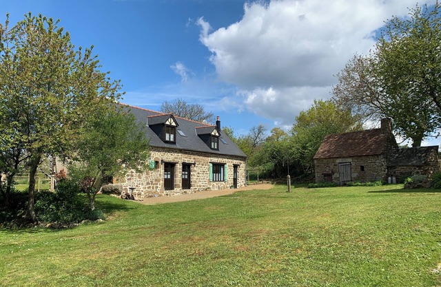 1 Bed Cottage - Sleeps 2 - Garden - Parking - Wifi