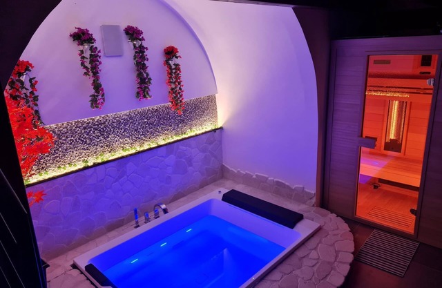 1-bed Cottage With Indoor hot tub and Sauna