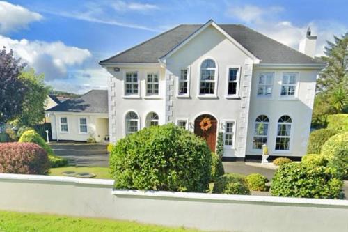 1 Bed Flat - Sleeps 2 - Pets - Parking - Garden