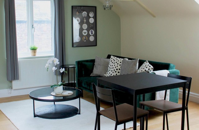 1 Bed Loft - Sleeps 2 - Parking - Wifi