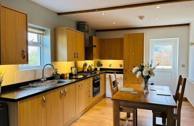 1 Bed, Sleeps 2, Parking, Pets Allowed