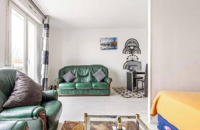 1 Bed Studio - Pets Welcome - Free Parking - WiFi