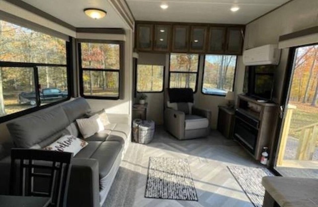 1 bedroom, 1 bath park model