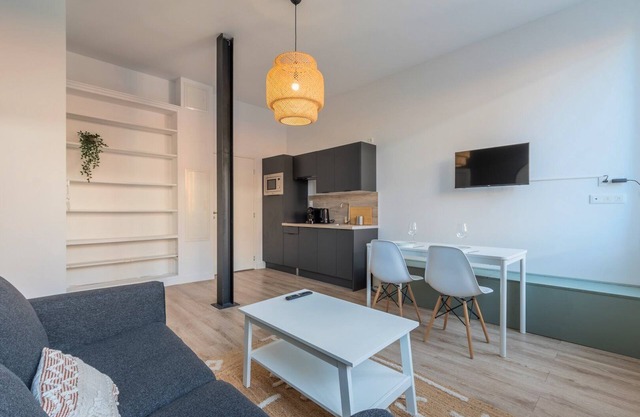 1 bedroom apartment in city center with parking