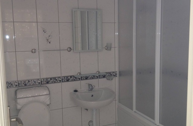 1 Bedroom Apartment Sleeps 4