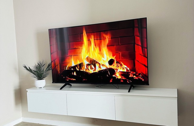 1 bedroom apartment with stunning mountainous and sunset views.