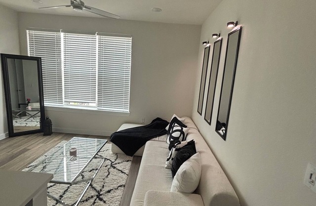 1-bedroom apartment with fitness room and AC in phenomenal downtown Houston