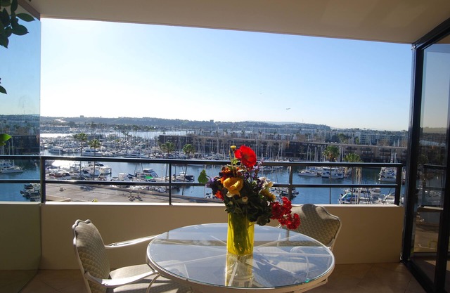 1 bedroom in a 5 star resort at the water in MDR in the famous Silicon Beach