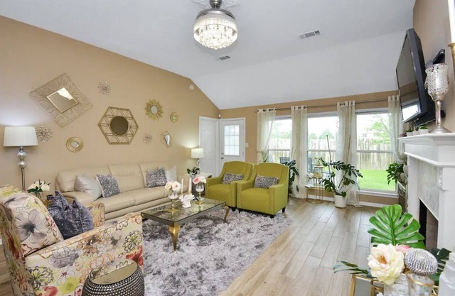 1 Bedroom | Private Home and Backyard and Deckn