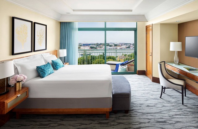 1 Bedroom Suite Harbor View - 1 King bed - 974 Sq Ft - Max Occupancy: 4 Guests