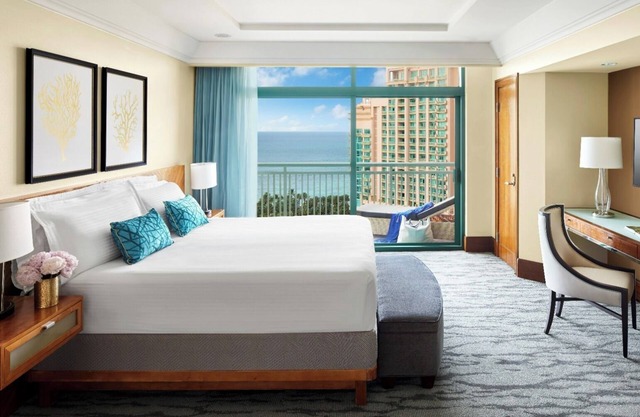 1 Bedroom Suite Ocean View - 1 King bed - 974 Sq Ft - Max Occupancy: 4 Guests