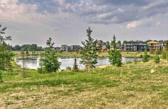 1-BR Suite with Private entrance near Restaurants, Shops, Local Amenities