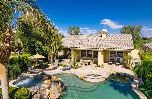 #1 choice in PGA, WOW 3 master bedrm,Huge Private Lot! GR8 Views golf/mt #067336