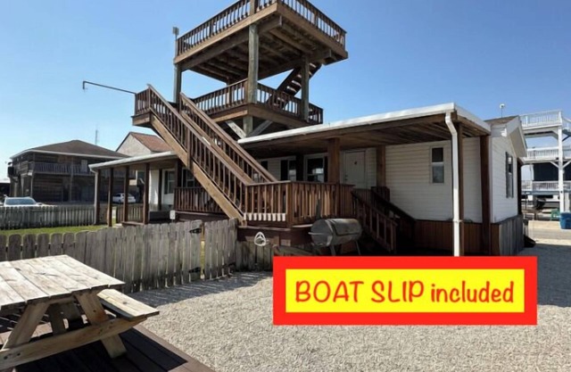 1 HERON with BOAT SLIP and Tower Deck-Pets Add $