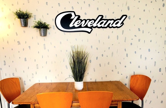 1 KING Bed 3 QUEEN Beds* Pet Friendly* Quiet