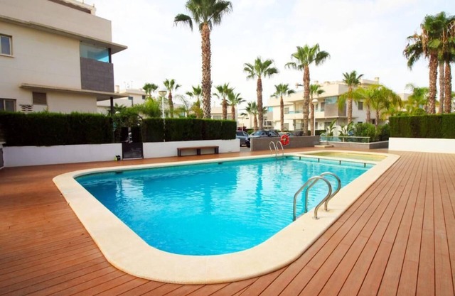 1 large self-contained bedroom apartment with double sofa bed, sleep 4 Quesada