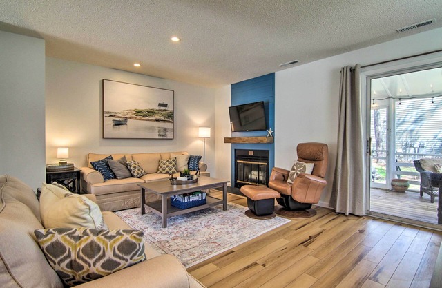 1 Mi to Beach & Boardwalk: Family Townhome
