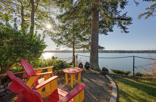 1 Mi to Burfoot Park: Olympia Apt w/Scenic Views