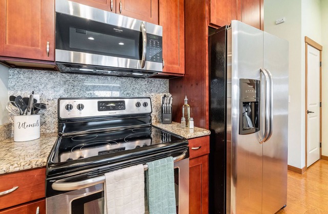 <1 mi to Dome | 3BD 2.5BA | Townhouse | Garage -24