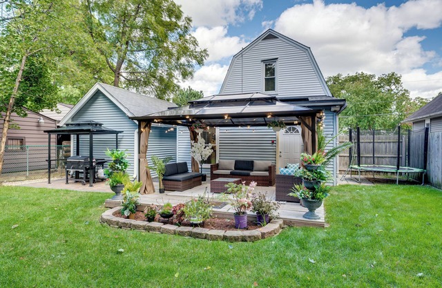 1 Mi to Dtwn Elgin: Dutch Colonial w/Lovely Patio