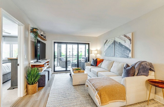 < 1 Mi to Fort Myers Beach: Bayfront Condo w/Pool