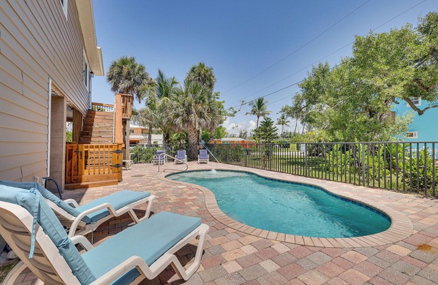 1 Mi to Fort Myers Beach Access! Chic Coastal Home