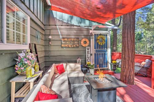 1 Mi to Lake Gregory Boho Crestline Cabin