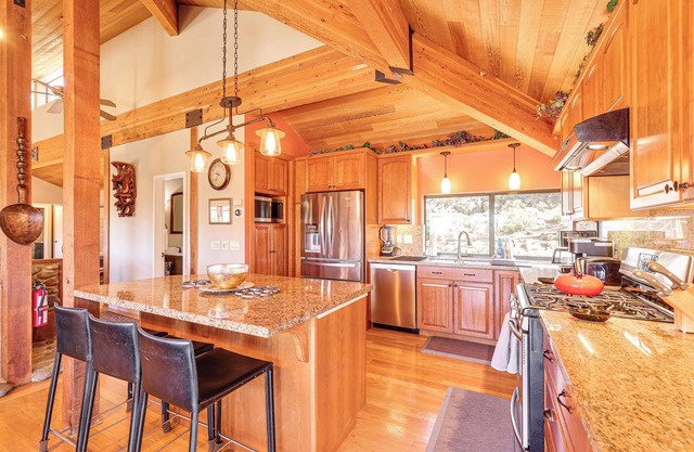 1 Mi to Lake Tahoe: Home w/Hot Tub & Decks