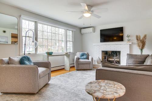 1 Mi to Megansett Beach Charming Cape Cod Home