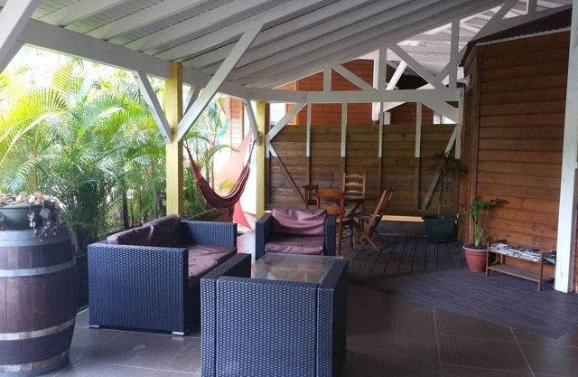 1 studio bungalow