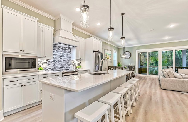 #1 voted best house for big groups, pool, private putting green, EV Charger, Kid's bunk house