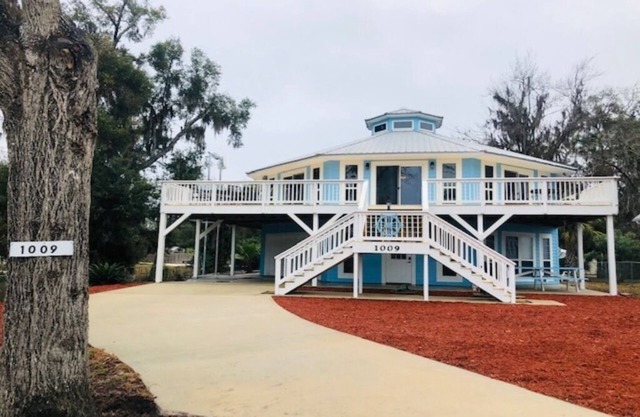 #1 Waterfront Scalloping Fishing Paradise- GameRoom-WIFI- New Steinhatchee Dock!