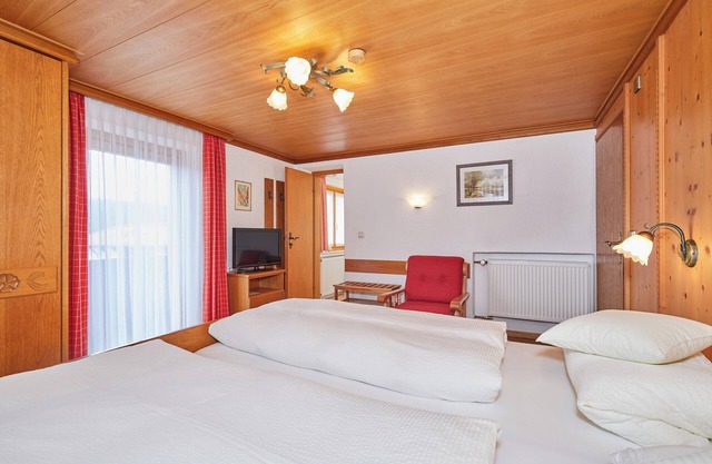 (1) Zwei-Raum-Ferienwohnung 42qm, Dusche/WC, Küche, Balkon